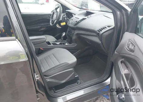 2017 Ford Escape S z USA, uszkodzony, nr VIN 1FMCU0F7XHUD67770